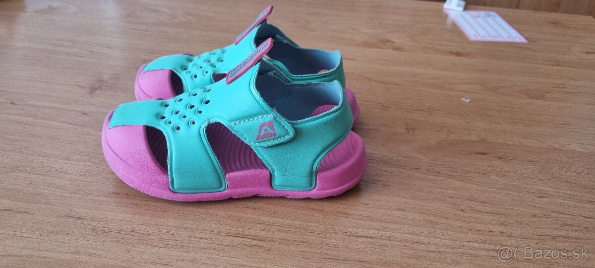Dievcenske sandale veľ.25