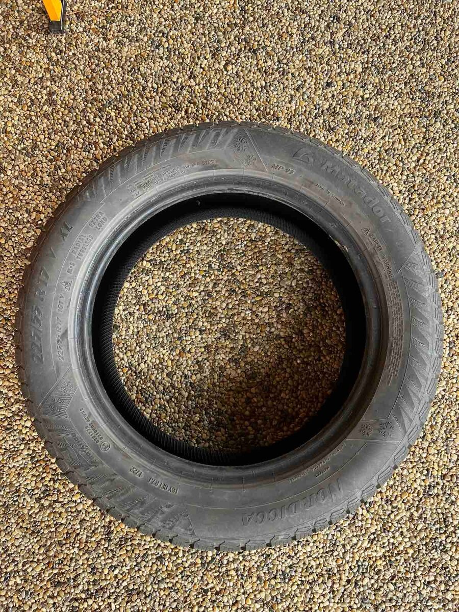 225/55 R 17 - PREDÁM SADU ZIMNÝCH PNEU LEN ZA 125 €