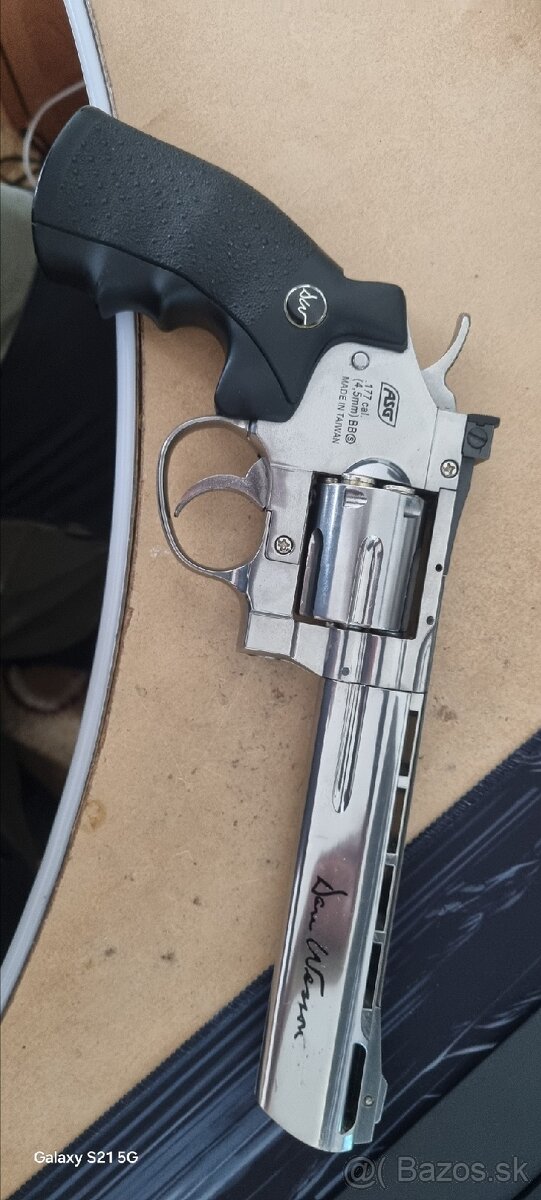 Predám airsoft revolver