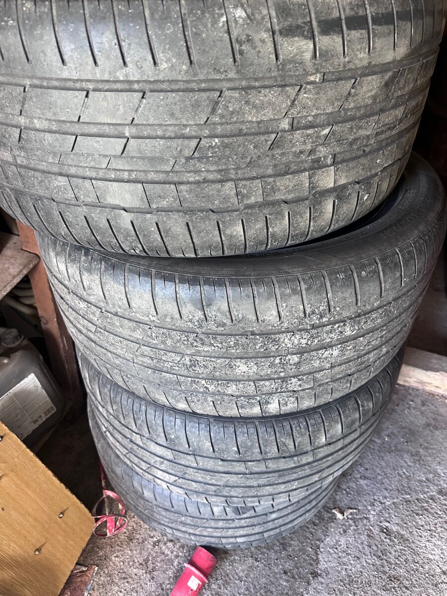 Letné pneu 285/40-21