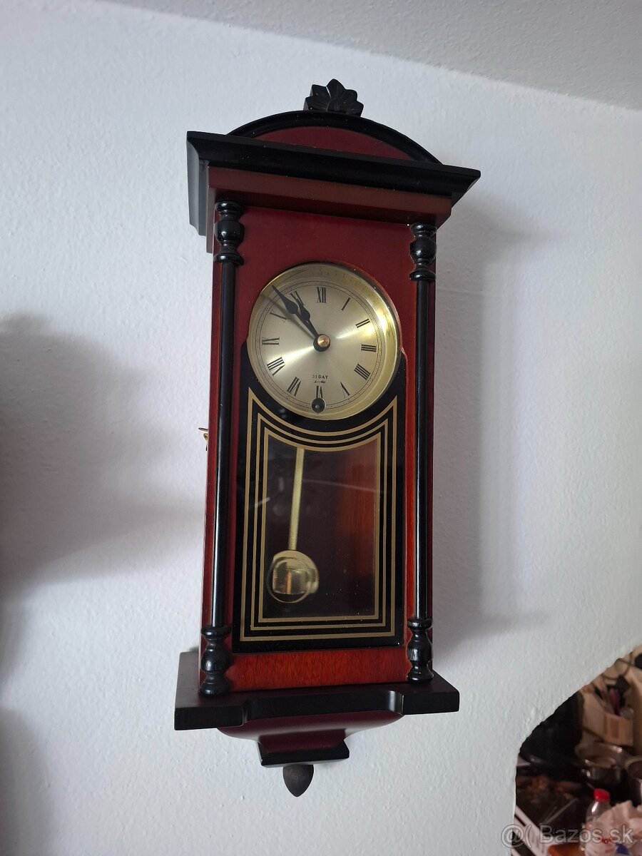 Predám funkčné nástenné hodiny 31day každú pol hodinu cinknú