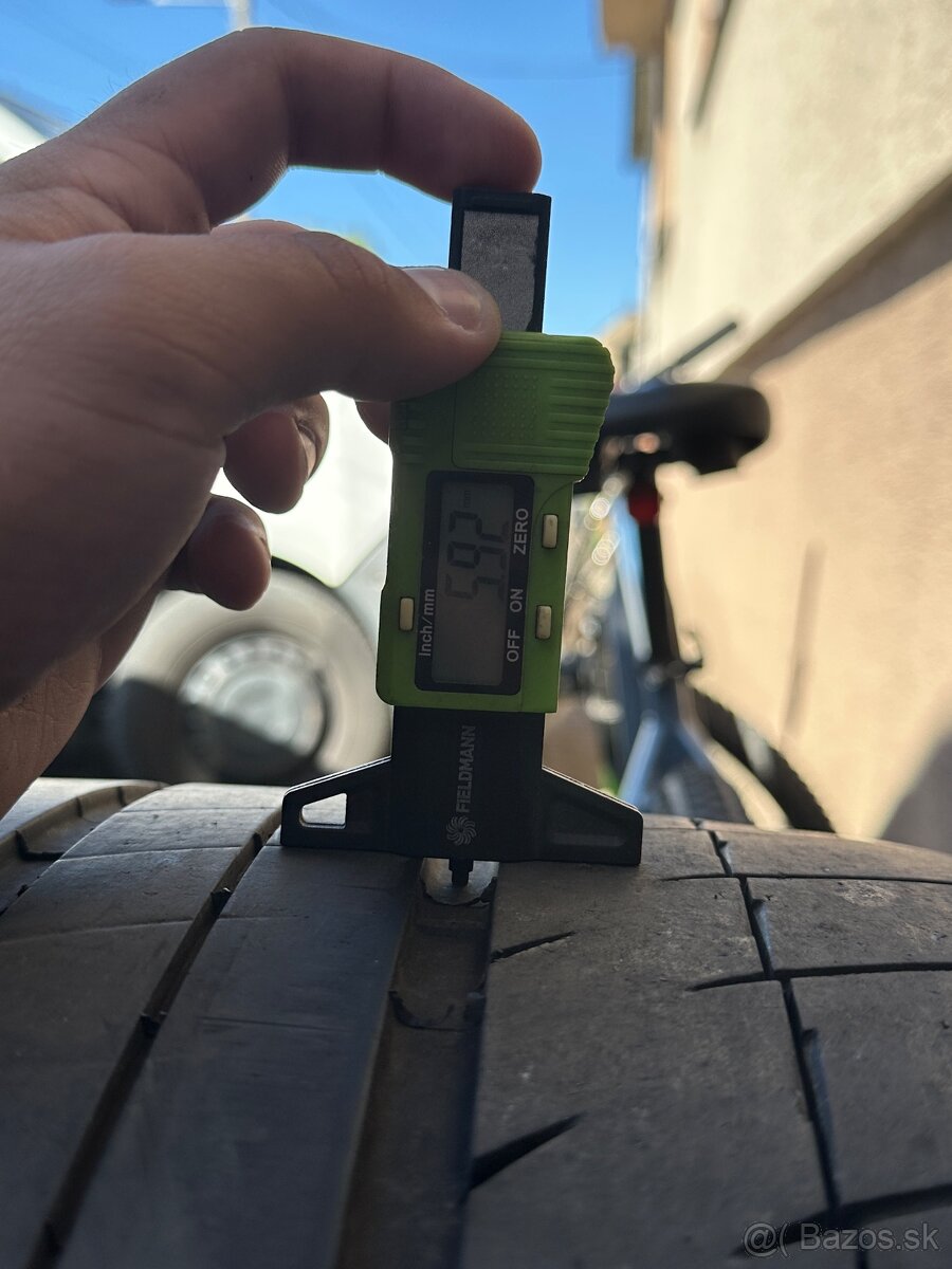Predám pneu Micheli 305/30 R19