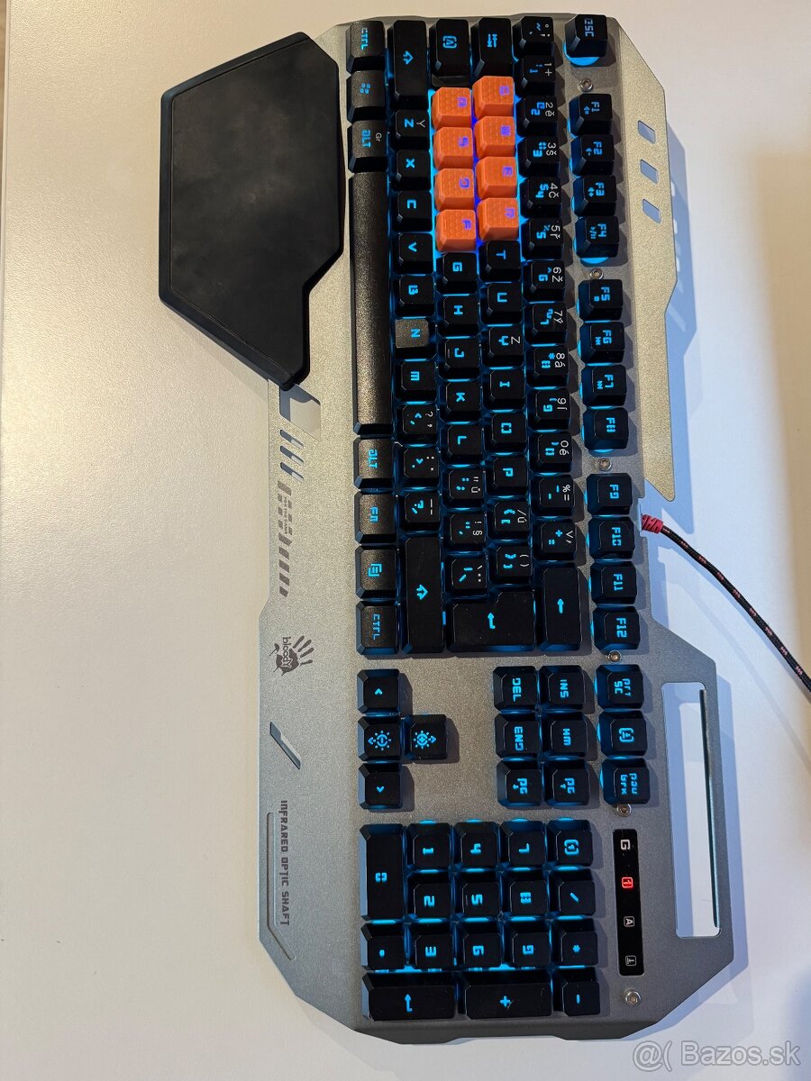 Razer & BloodyFive