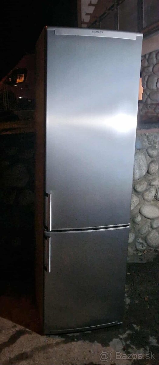 Chladnička s mrazničkou dole kvalitnej značky Siemens