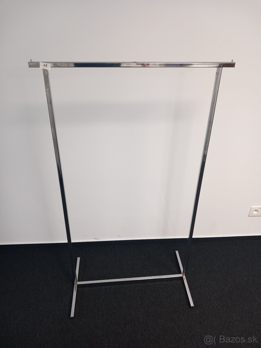 Jednoramenný stojan na vešiaky) – položka 37-46