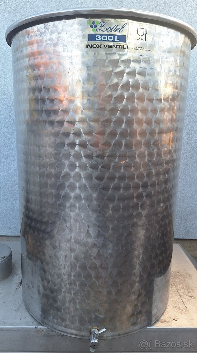 nerezové nádoby na víno