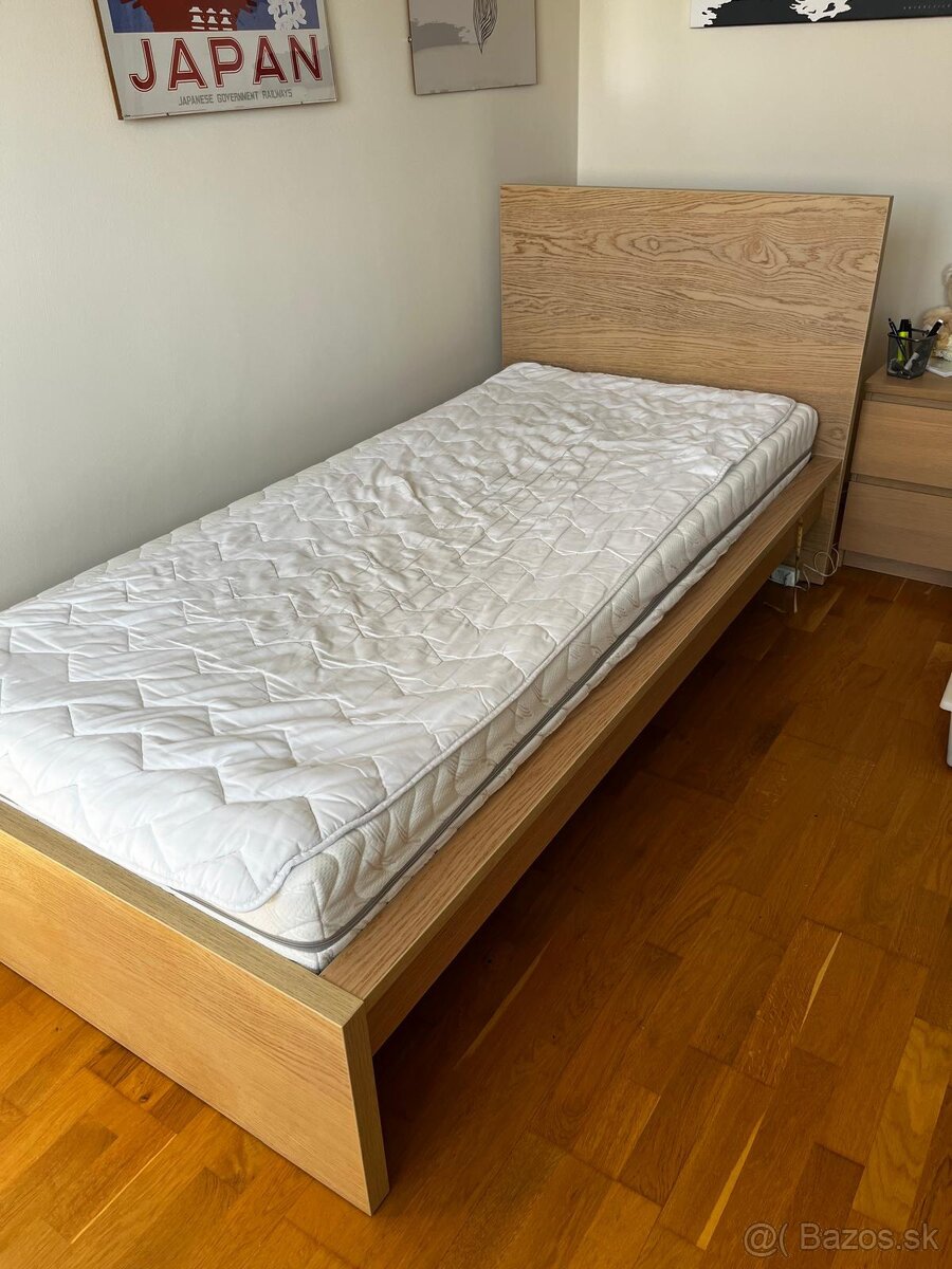 Predám jednolôžkovú posteľ aj s matracom