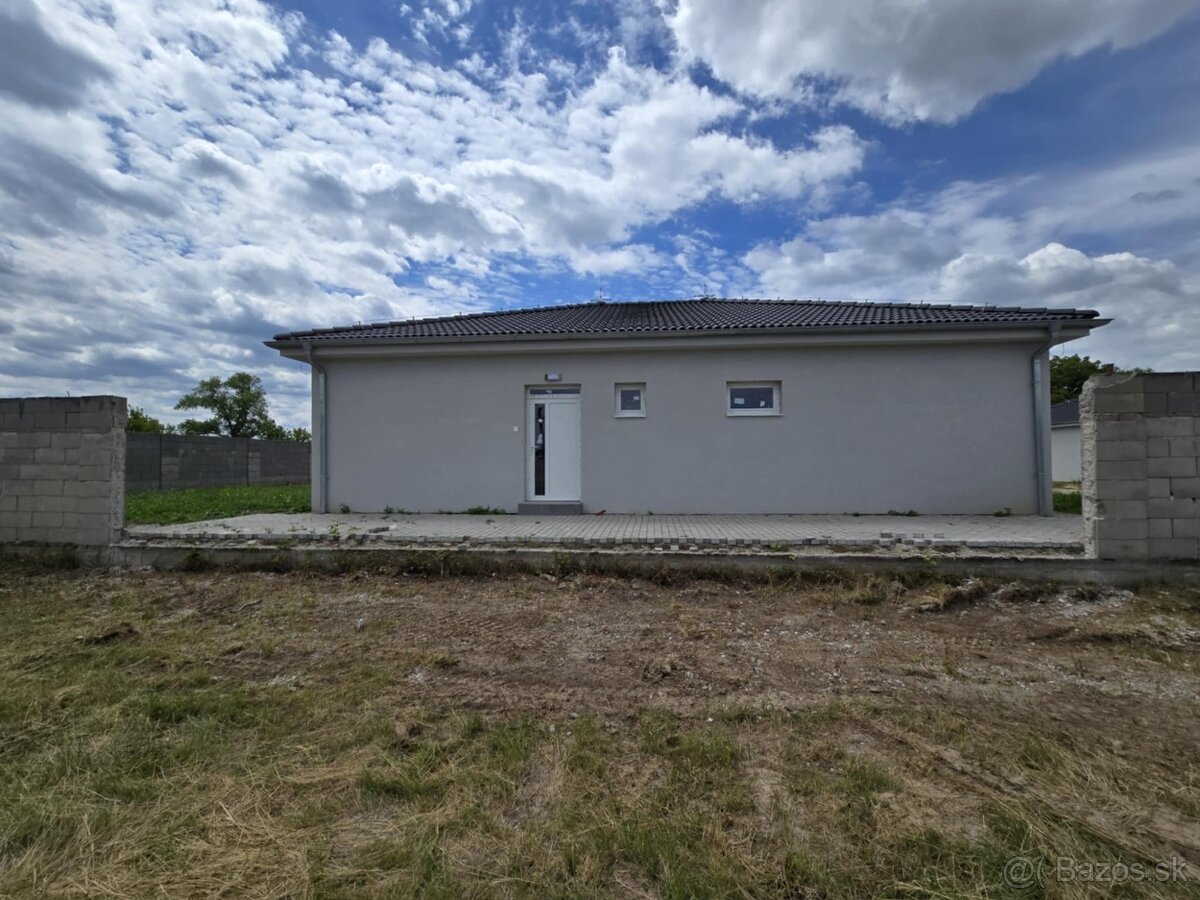 NOVOSTAVBA s 9árovým pozemkom v stave ŠTANDARD