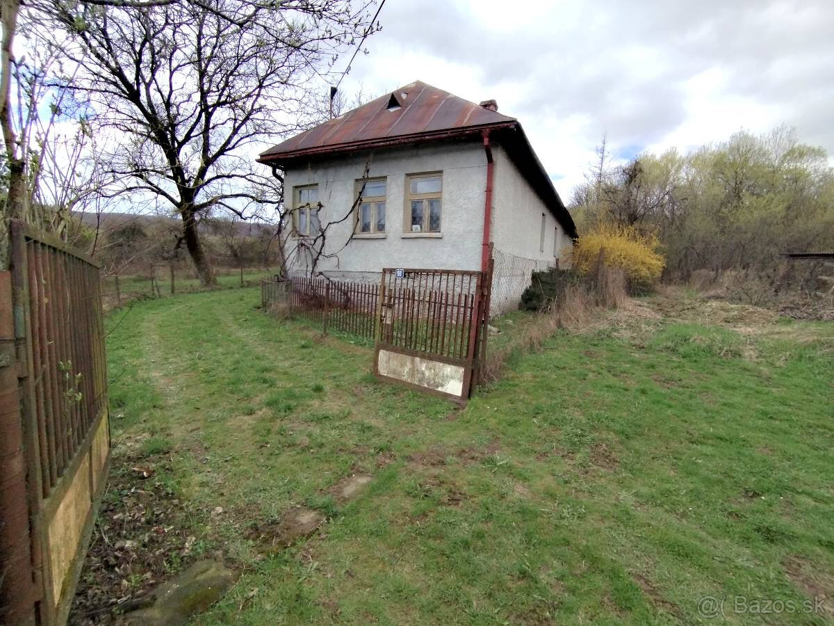 Chalupa na samote s dvoma pozemkami – Pichne, okres Snina