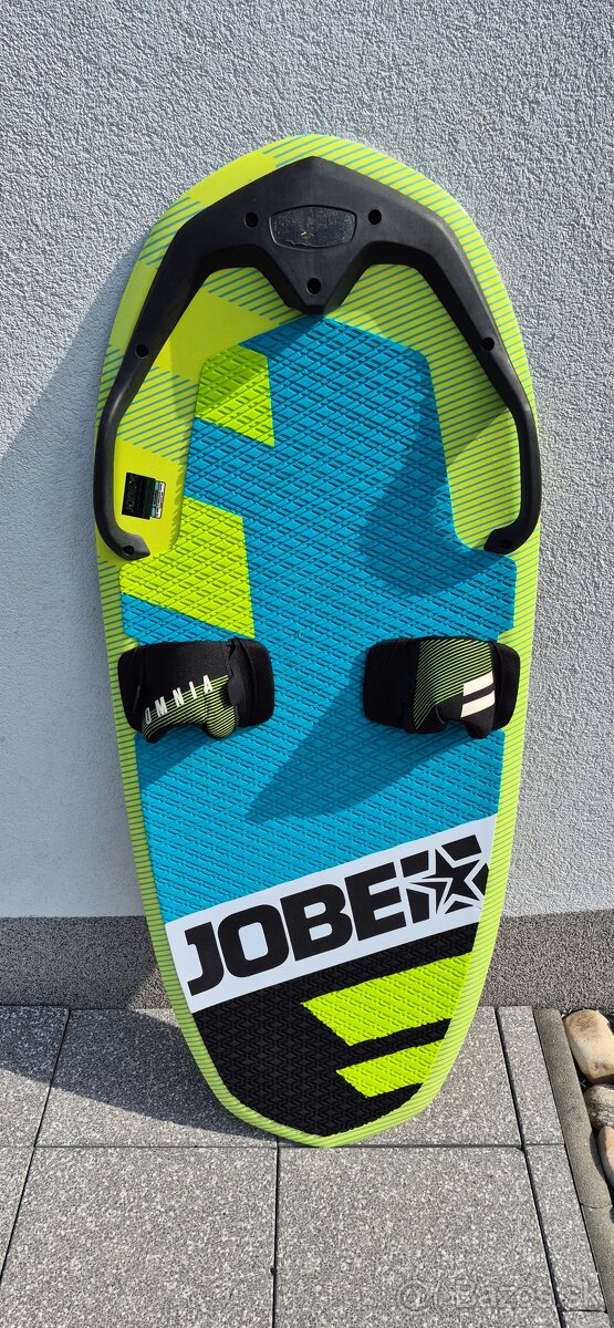Multifunkční board na tahanie za člnom, zánovní