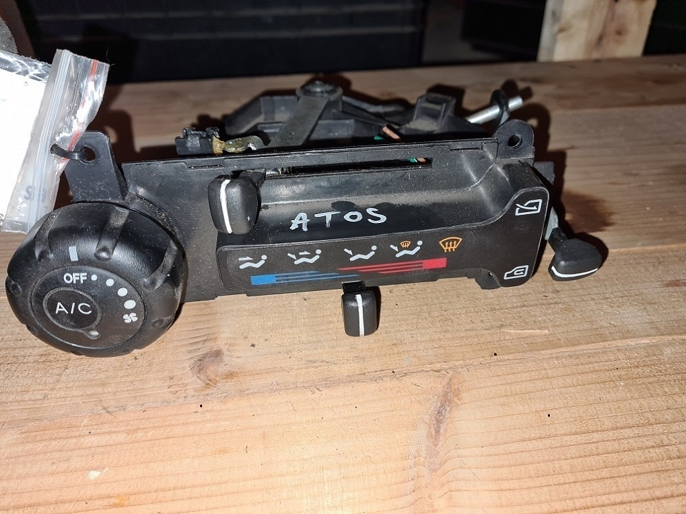 Ovládač kúrenia Hyundai Atos AC 9725002000