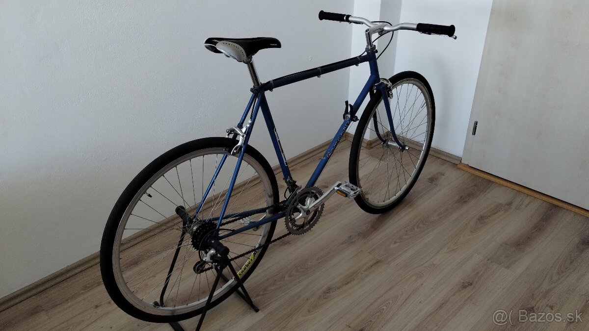 Bicykel Favorit v pôvodnej farbe, modernizovaný