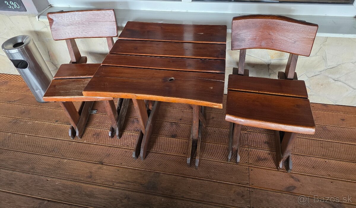 Terasovy stol so stoličkami