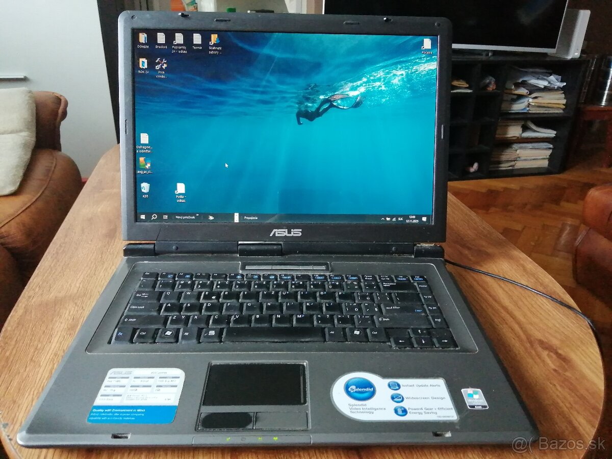 Predám zachovalý notbook Assus 15,6"