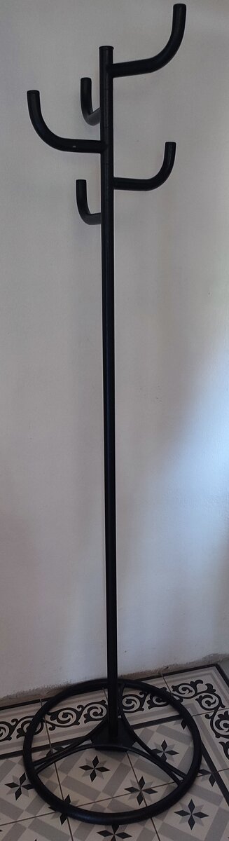 Vešiak voľne stojaty