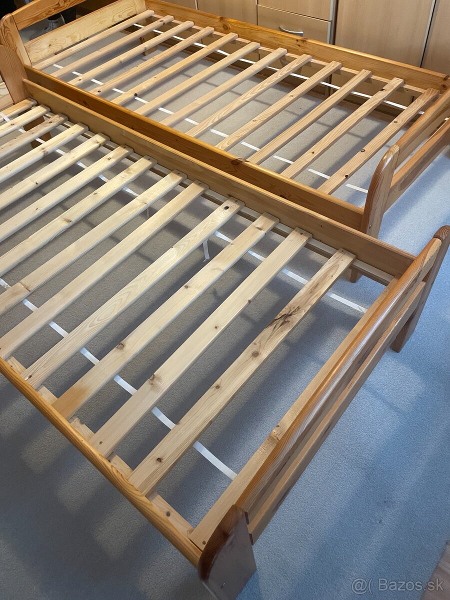 Posteľ + rošt masív (Borovica)