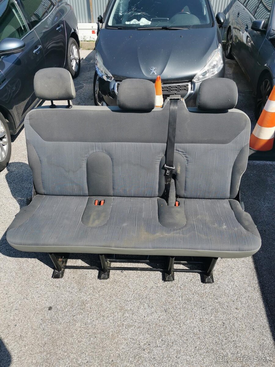 Sklopná lavica Vivaro, Trafic