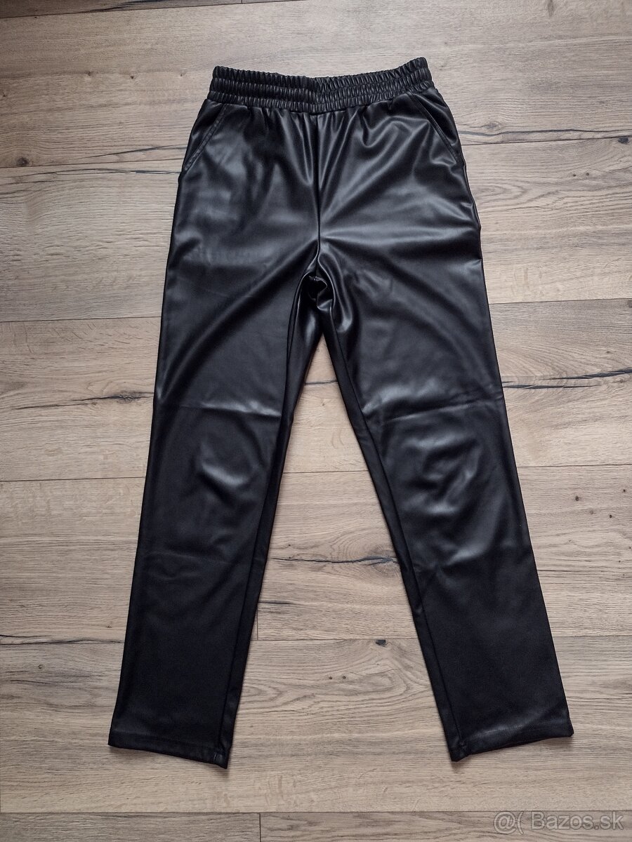 Čierne koženkové nohavice M/L