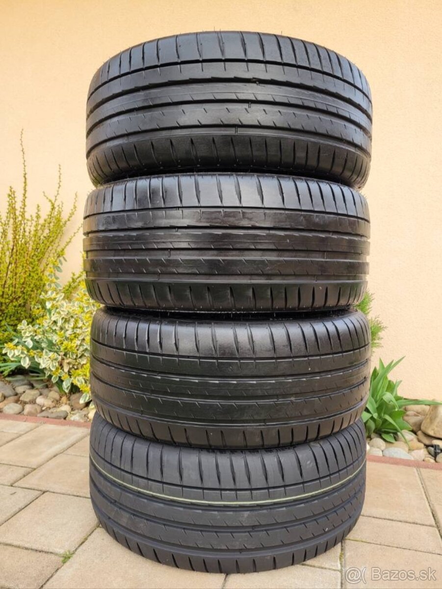 235/40 R18 Michelin