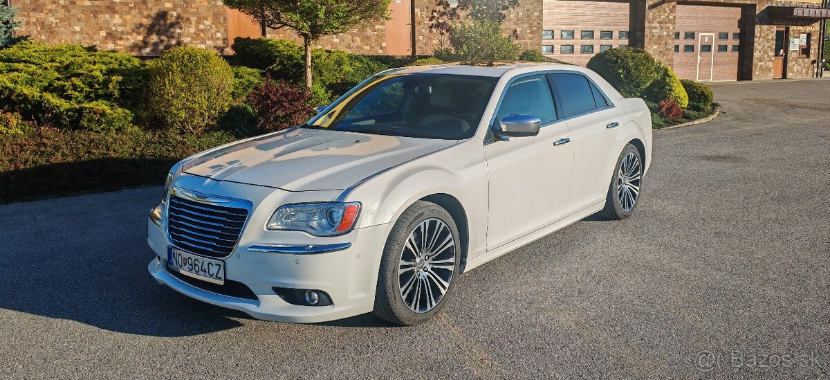 Limuzína Chrysler 300c / Lancia THEMA 2014