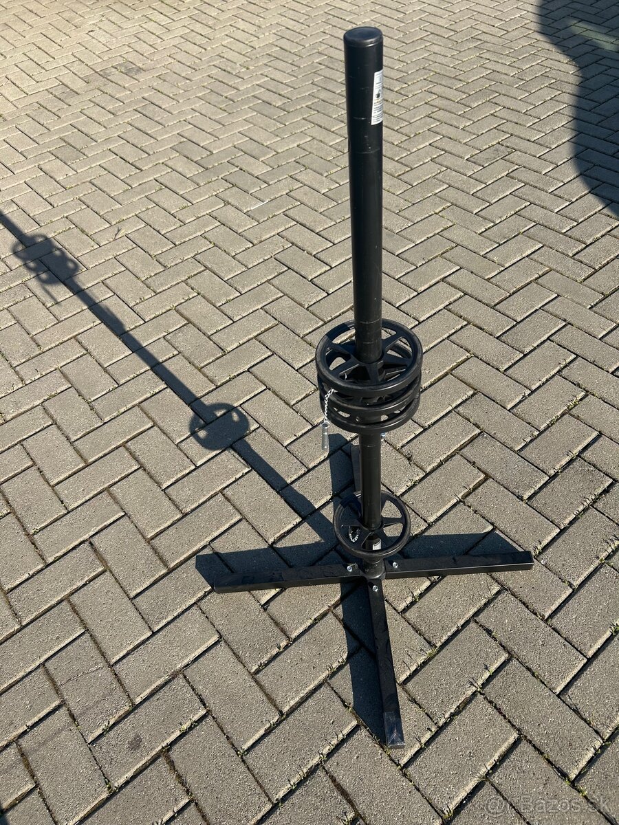 Stojan na pneumatiky
