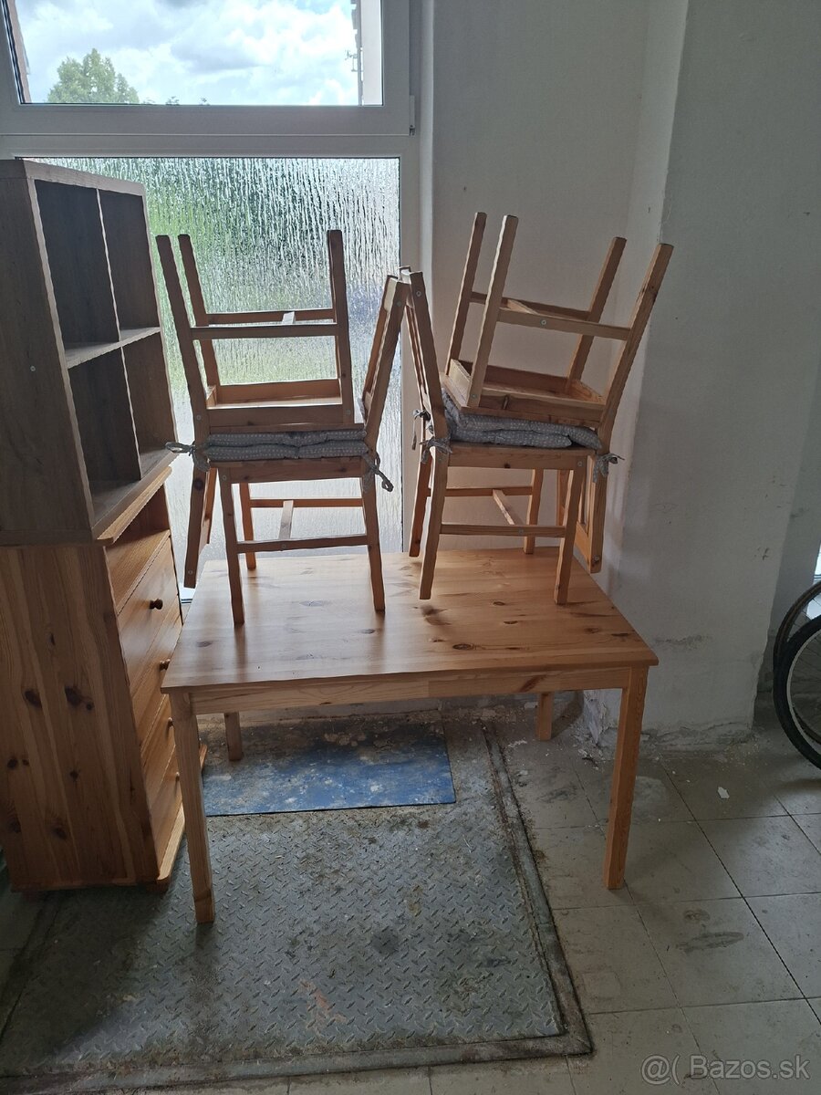 Stôl +stoličky +komoda