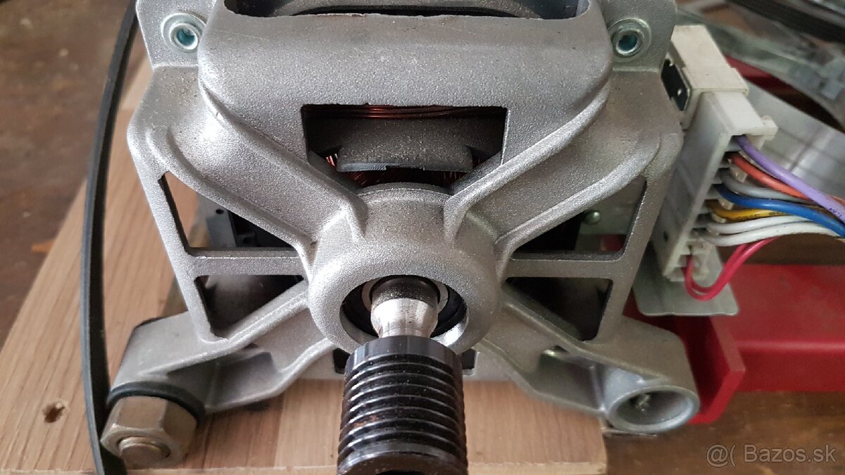 Elektrický motor 220V s meničom otáčok