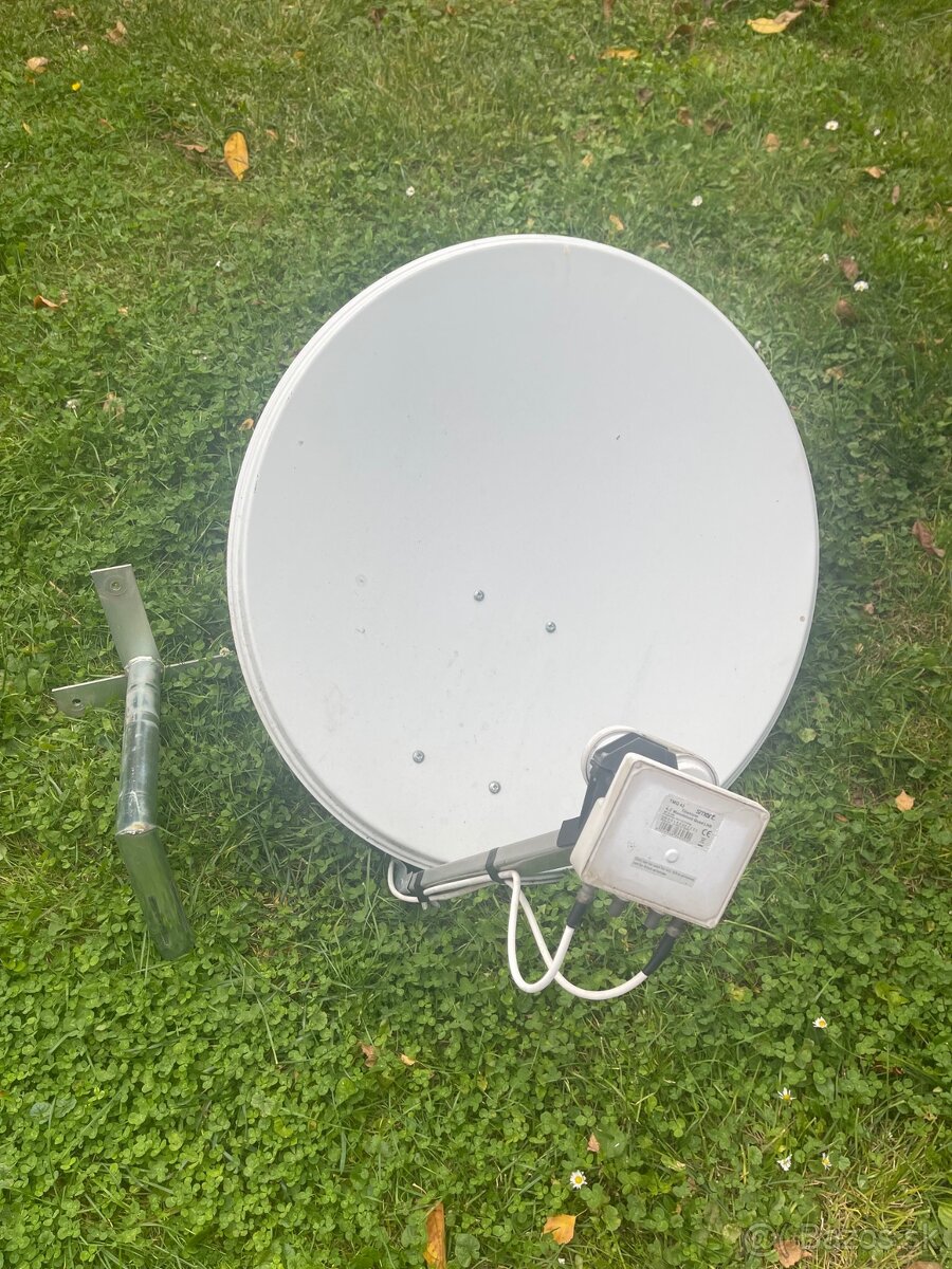 Satelitná parabola s konzolou