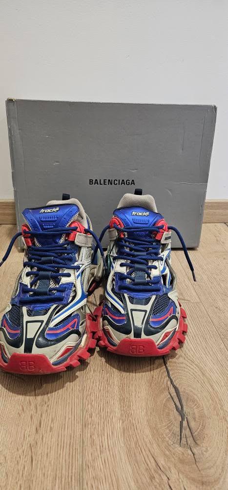 Balenciaga track2
