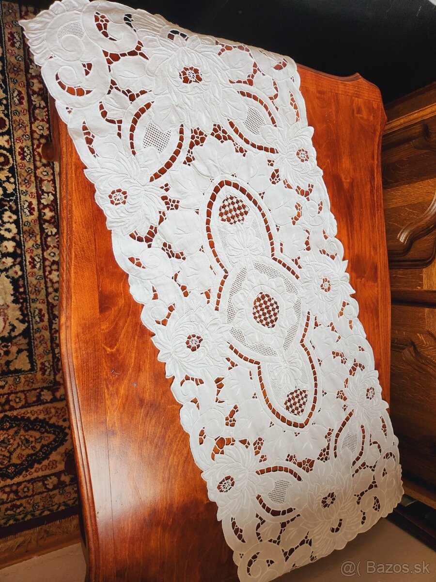 Skvost - nádherná bielučká rischelieu štóla 40x100