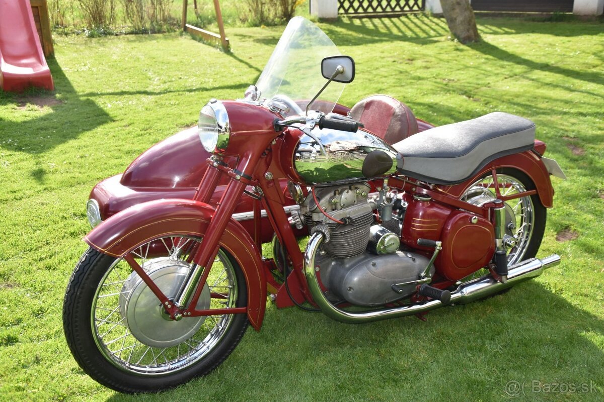 Pěkná JAWA 500 OHC 02 se sidecarem Velorex