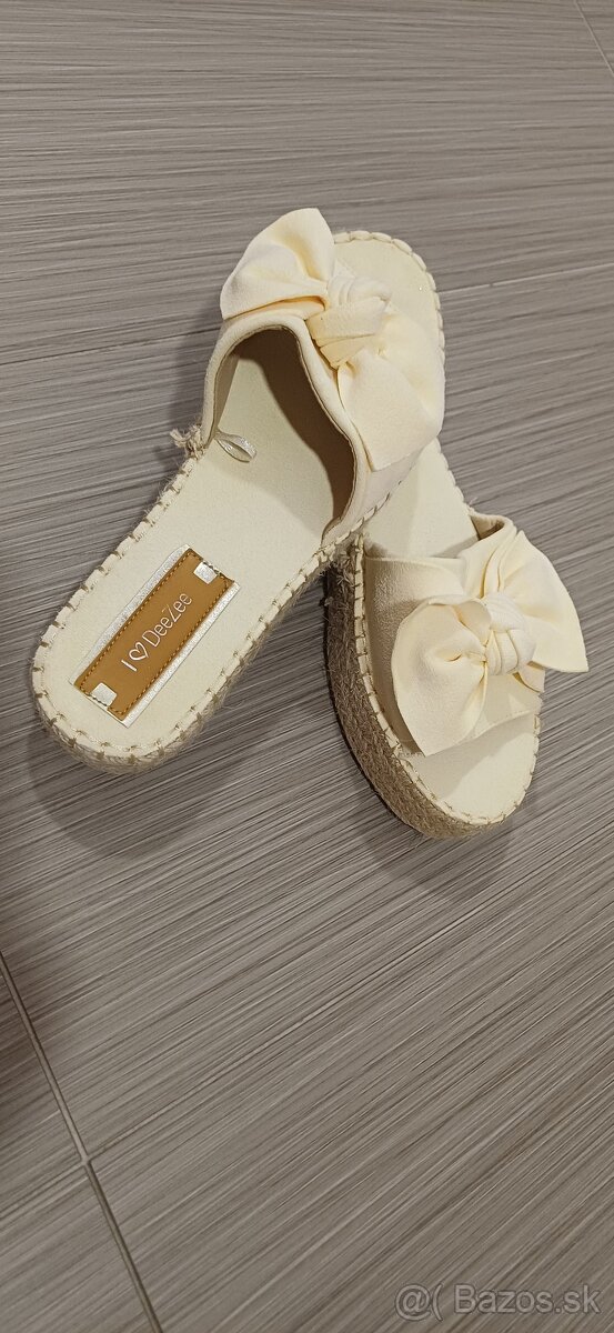 Letné topánky - šľapky na plaforme