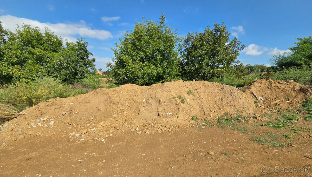 Darujem hlinu na zásyp