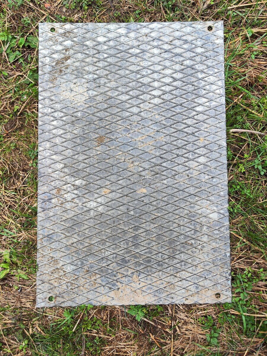 Oceľové ryhované pláty 72x38 cm