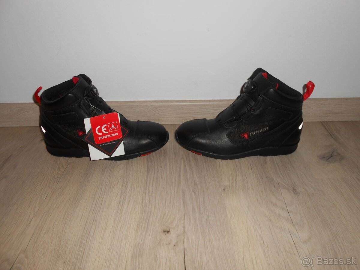 Predam nove kvalitne moto topanky znacky RACER ROAD RUNNER