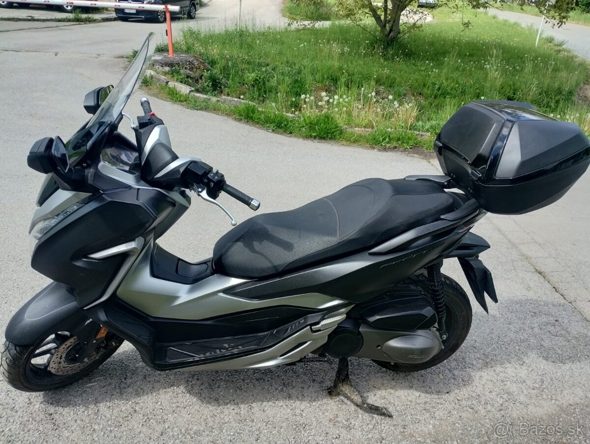 Honda Forza 300