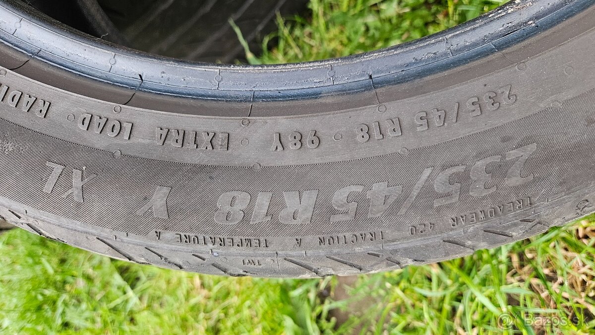 235/45 R18