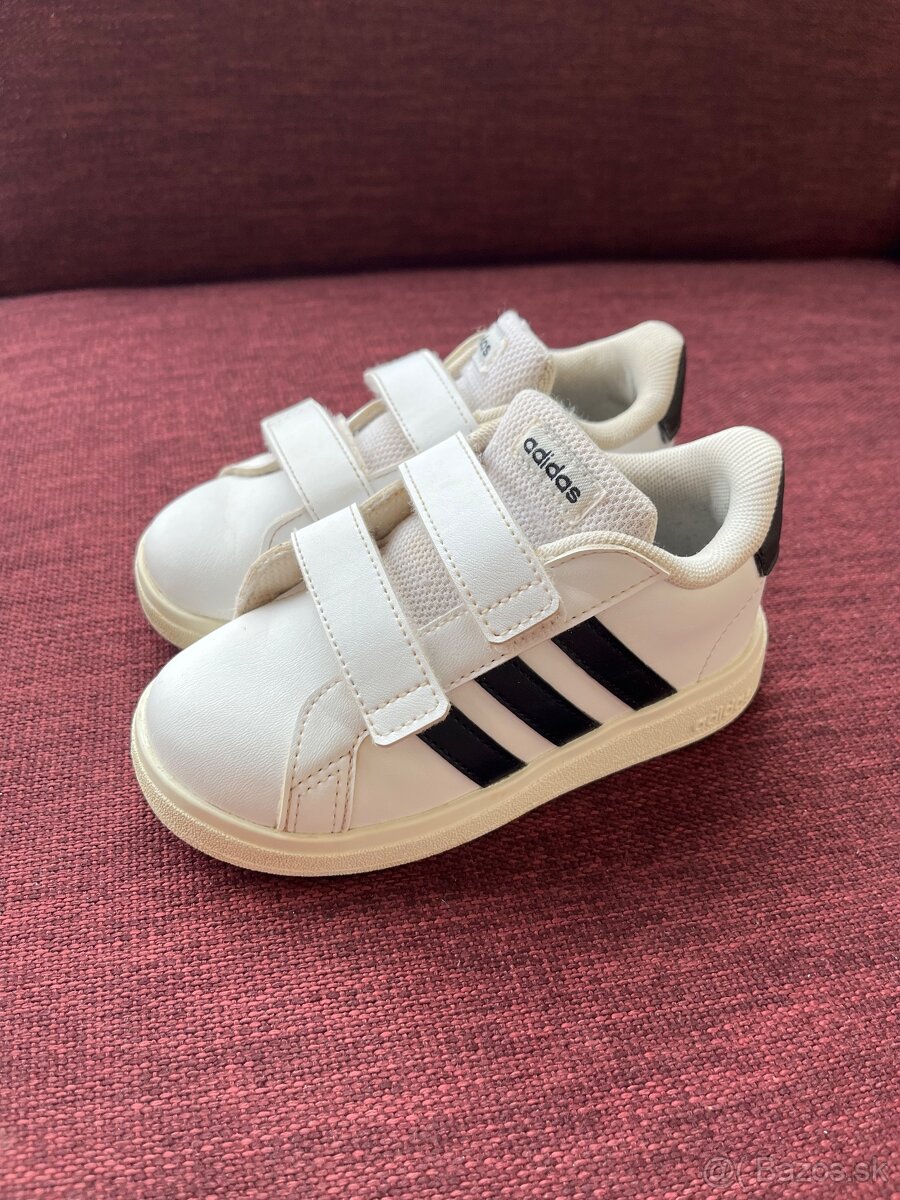 Tenisky adidas 26
