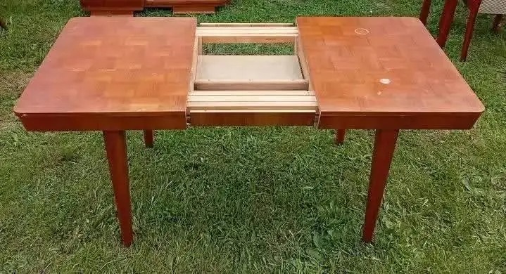 Rozkladací stôl Halabala