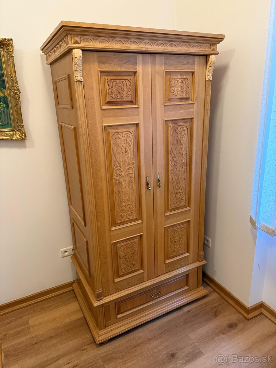 šatníková skrina dub masív