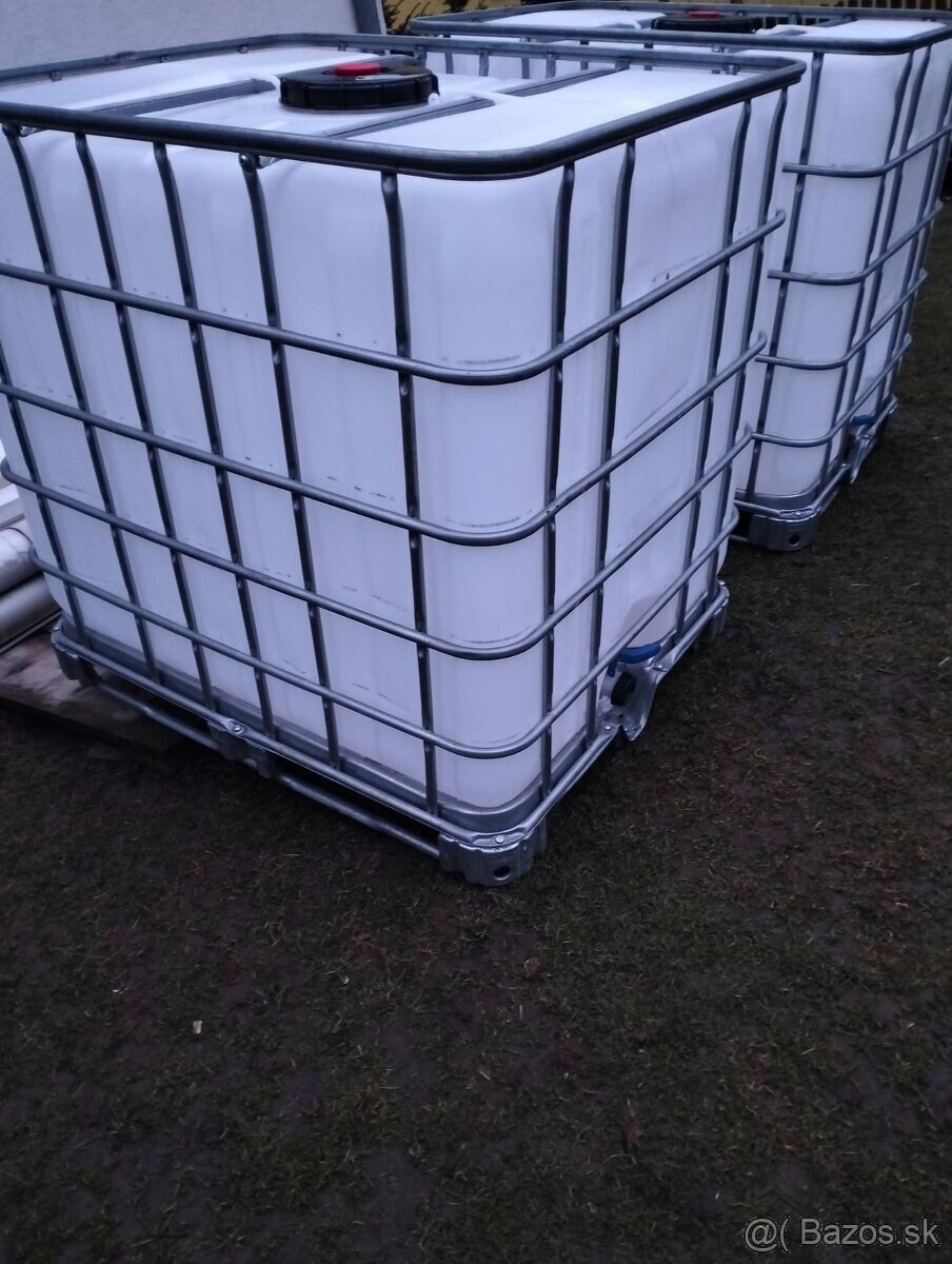 IBC kontajner / 1000 litrova plastová nádrž na vodu