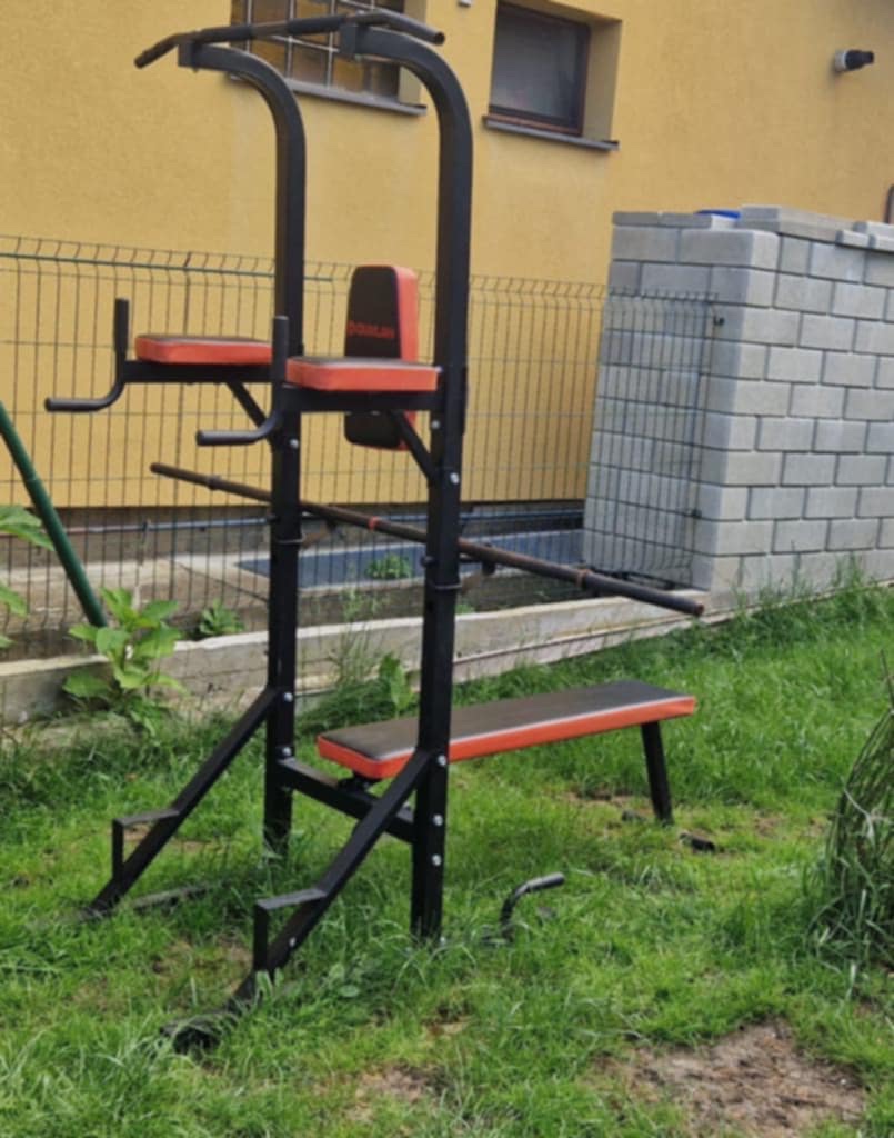 Predám posilňovací stroj + závažia