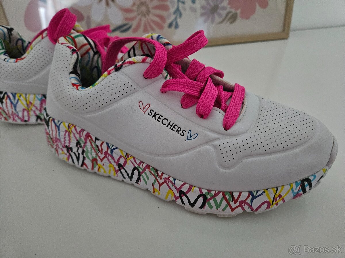 SKECHERS V. 32