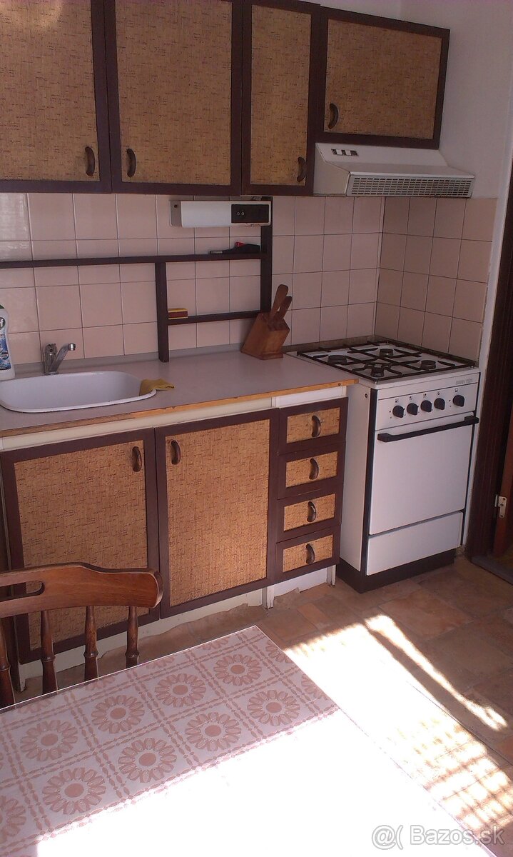 Dám do prenájmu 1 nepriechodnu izbu v Žiline na Solinkách