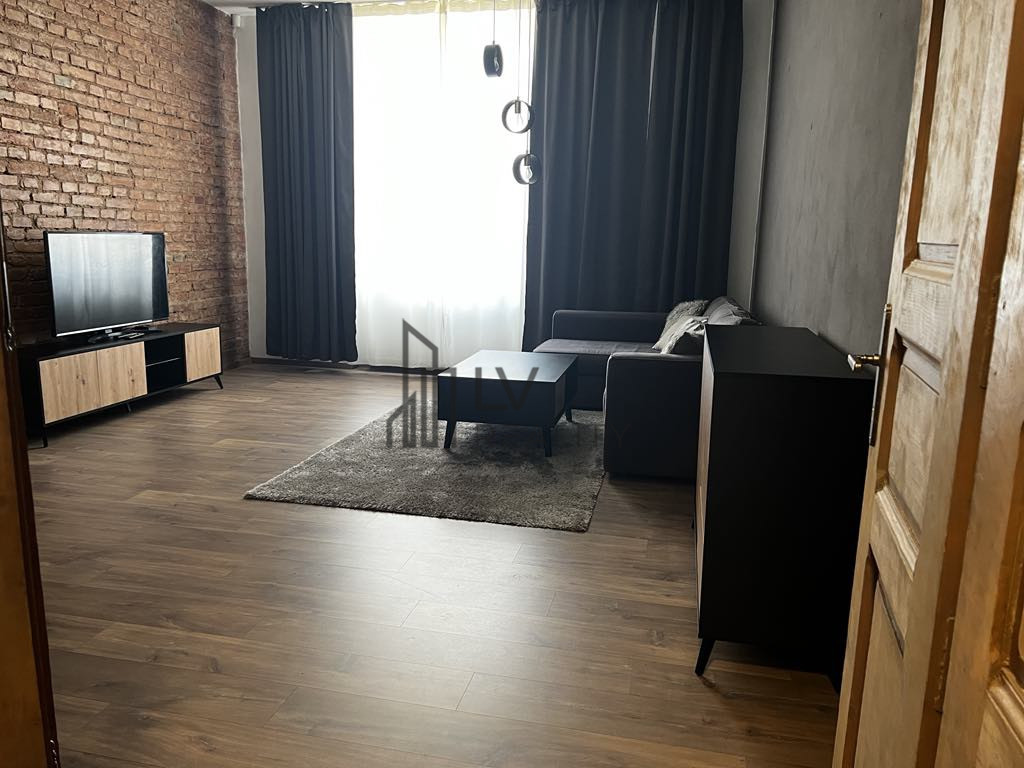 Na prenájom zariadený 2-izbový byt v centre mesta na Jesensk