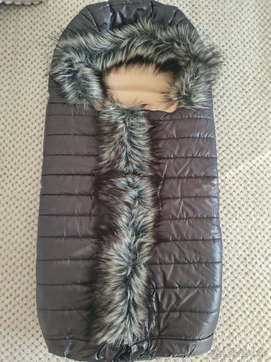 Sivý fusak s kožušinkou