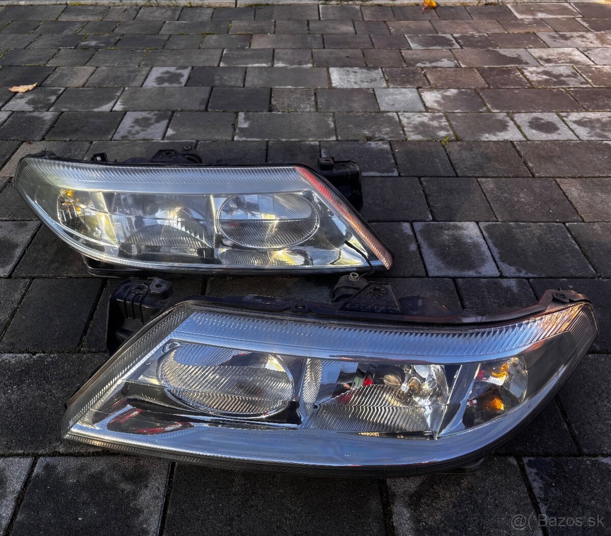 Renault Laguna II predné svetlá
