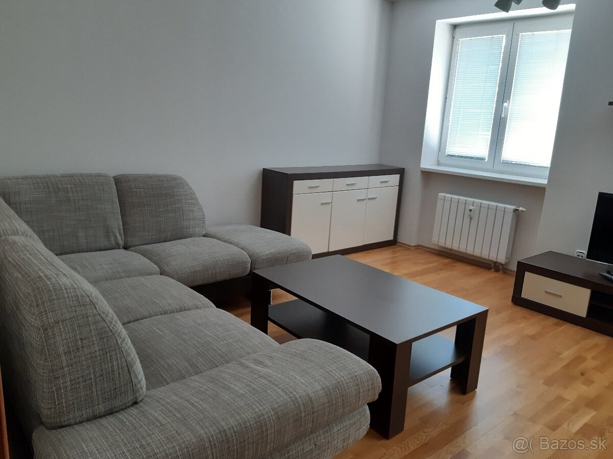 Nájom pre 2-3 osoby, Centrum 450 a  350 €/osobu