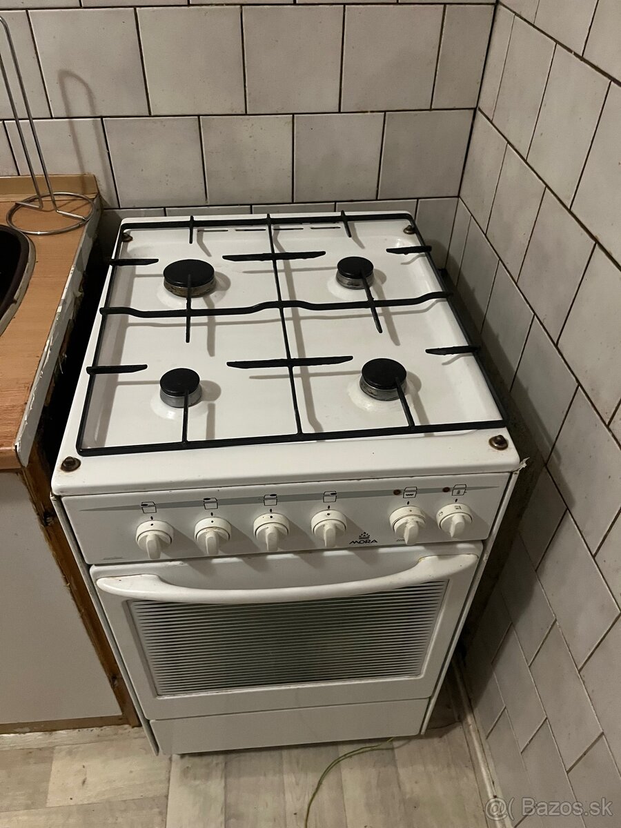 Predám starý sporák funkčný