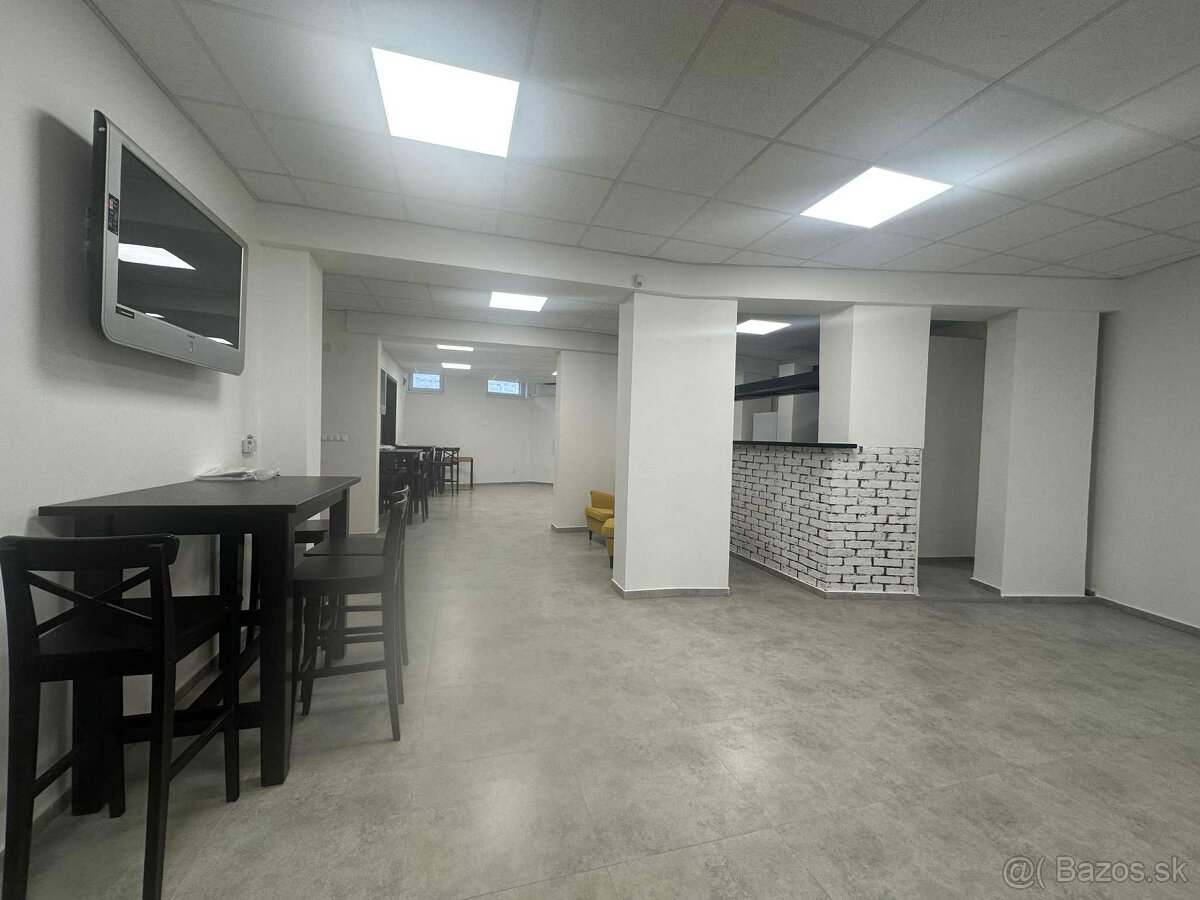 Na prenájom väčší obchodný priestor 230 m² v suteréne v širš